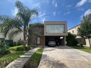 Berazategui: Casa nueva 5 ambientes, 2 plantas, 650m² terreno | Argenprop