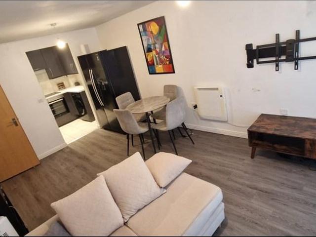 Berberis House, Feltham, TW13 2 bed flat to rent £1,750 pcm £404 pw