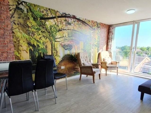 Berberis House, Feltham, TW13 2 bed flat to rent £1,790 pcm £413 pw