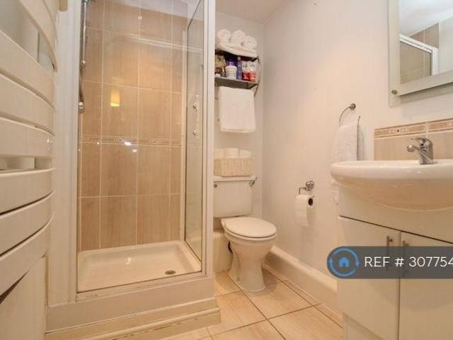 Berberis House, Feltham, TW13 2 bed flat to rent £1,800 pcm £415 pw