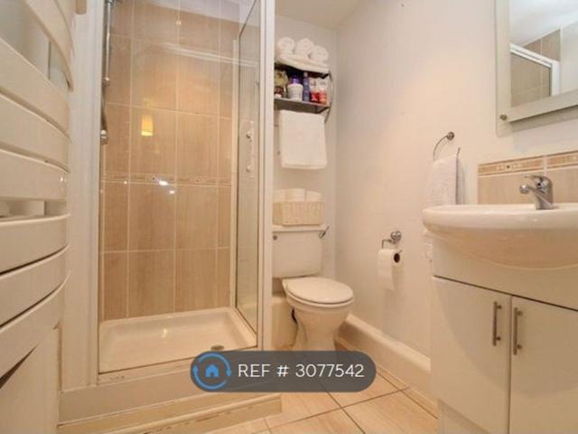 Berberis House, Feltham TW13, 2 bed flat to rent, £1,800 pcm | PrimeLocation