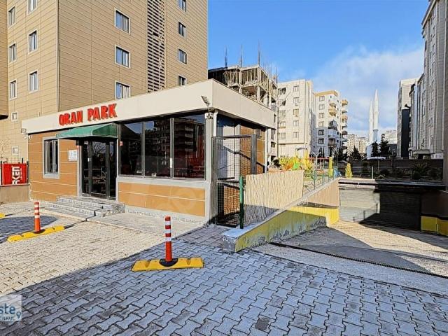 Berceste'den Oran Park'ta Cadde Üzeri 4.Kat Lüks Daire