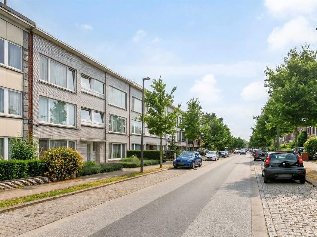Berchem: Instapklaar 2 slaapkamer appartement op strategische aangename ligging
