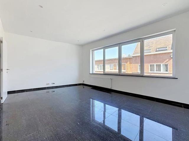 BERCHEM SAINTE AGATHE: Beautiful one bedroom apartment