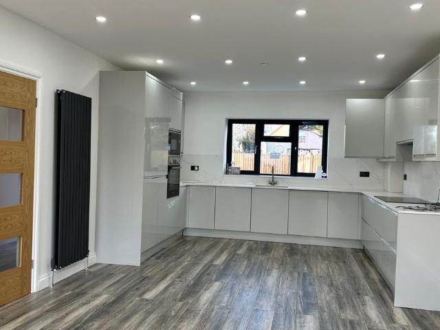 Berechurch Road, Colchester CO2, 3 bed detached bungalow to rent, £2,500 pcm | PrimeLocation