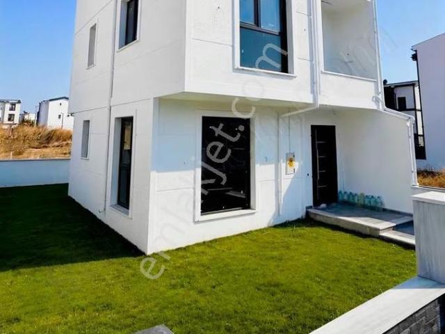 Bereket Emlaktan Denize Yürüme Mesafesinde Villa