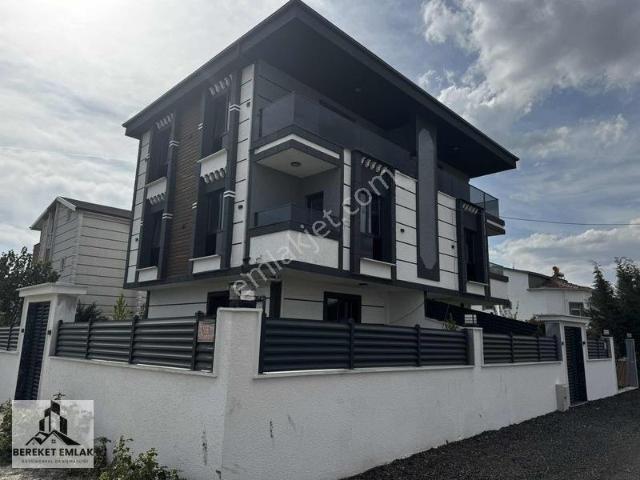 Bereket Emlaktan Köşebaşı Satılık Lüx 4+1 Villa