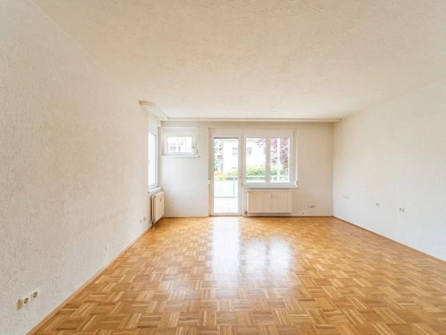 Bereit zum Einziehen teilmöblierte Gartenwohnung mit Küche, Terrasse und Parkplatz