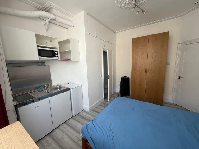 Berens Road, London NW10, Studio to rent, £1,200 pcm | PrimeLocation