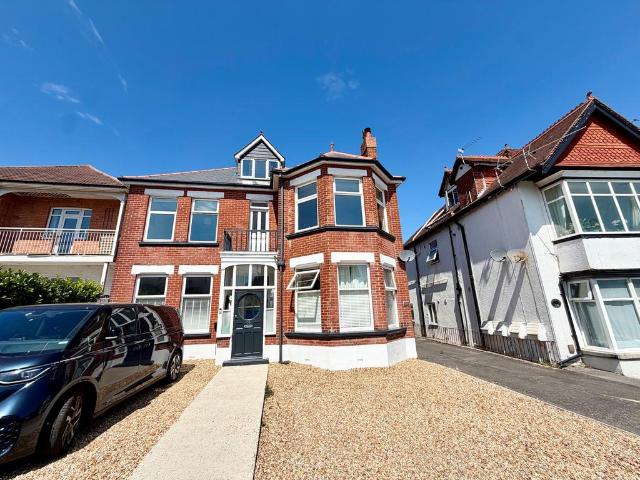 Beresford Road, Bournemouth BH6 4 bed maisonette to rent £1,750 pcm £404 pw