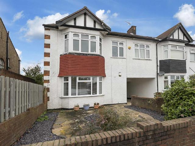 Beresford Road, Chingford E4, 1 bed flat to rent, £1,395 pcm | PrimeLocation