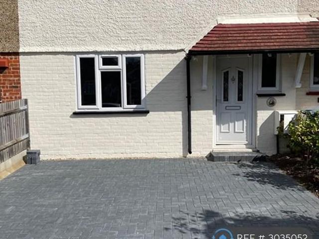 Beresford Road, Dorking, RH4 4 bed terraced house to rent £2,450 pcm £565 pw