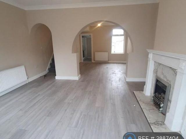 Beresford Road, Gravesend, DA11 3 bed terraced house to rent £1,550 pcm £358 pw