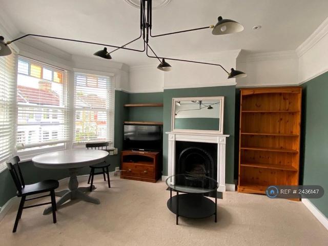 Beresford Road, London, N8 2 bed flat to rent £2,184 pcm £504 pw