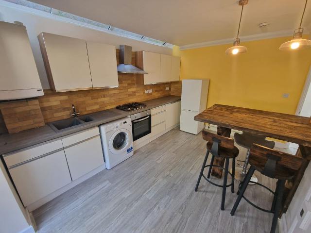 Beresford Road, Luton, Bedfordshire LU4, 2 bed semi detached house to rent, £1,100 pcm | PrimeLocation