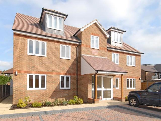 Beresford Road, St.Albans AL1, 2 bed flat to rent, £1,750 pcm | PrimeLocation