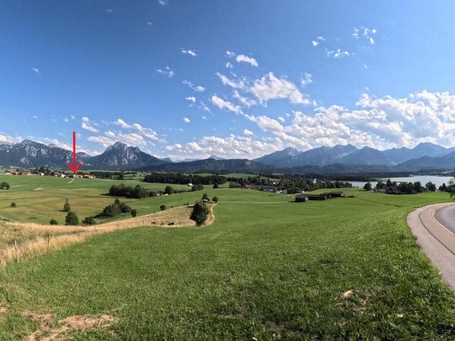 Berg und Seeblick mit Potential oberhalb von Hopfen am See