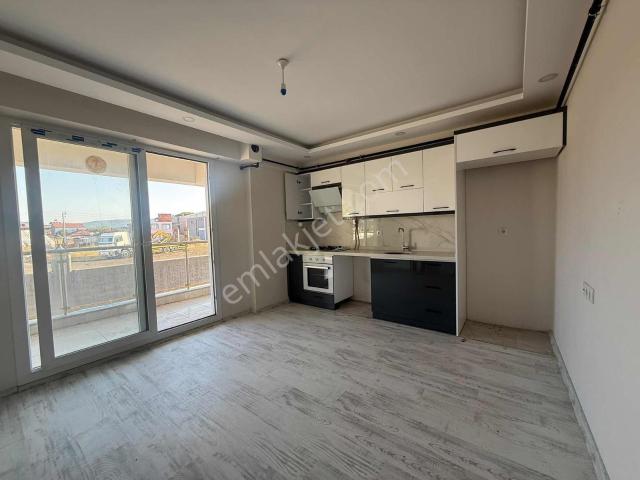 Bergama Atatürk Mahallesinde Kiralık 1+1 Daire