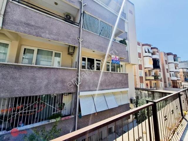 Bergama Bahçelievlerde Merkezi Konumda 3+1 Kiralık Daire