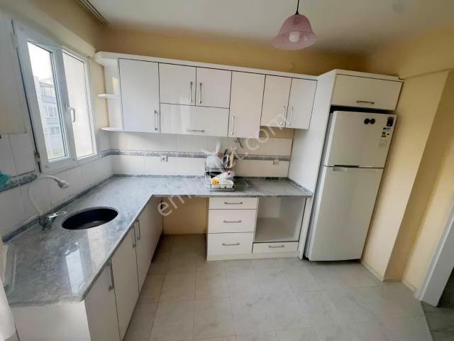Bergama Bayatlı Sitesinde Ara Kat 2+1 Kiralık Daire