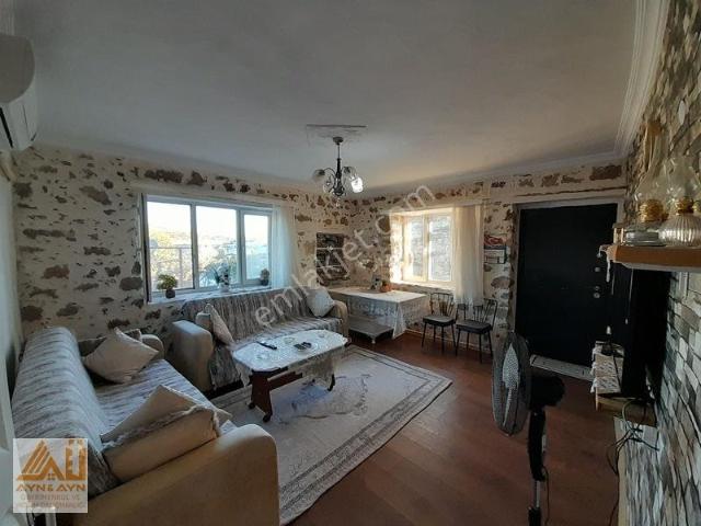 Bergama Dereköyde 334 M² Arsa İçerisinde Satılık Taş Köy Ev