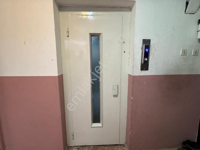 Bergama Şehir Merkezi Asansörlü Doğalgazlı Kapalı Mutfak 2+1 Geniş Kiralık Daire