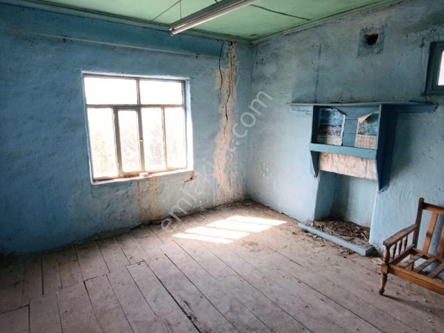 Bergama Ferizler Köyünde Satılık 452 M2 Müstakil Ev Arsa
