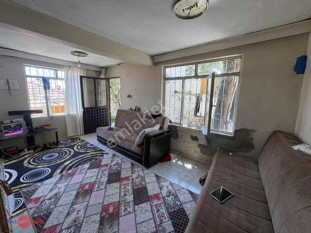 Bergama Selçuk Mahallesinde Satılık Müstakil Ev
