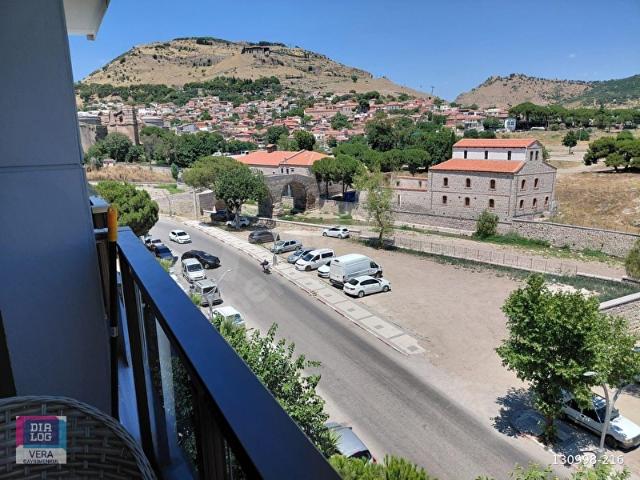 Bergama Turabey Mahallesi'nde Cadde Üzeri 2+1 Açık Mutfak Daire yıkık minareye bakan dairelerdir