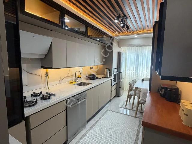 Bergama Zafer Mah Asansörlü Doğalgazlı Kapalı Mutfak 3+1 Geniş Satılık Daire