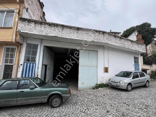 Bergama Zafer Mah.'de Satılık 2 Müstakil Ev Ve 1 Depo