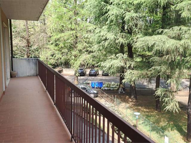 BERGAMO – AMPIO TRILOCALE CON BOX E CANTINA
