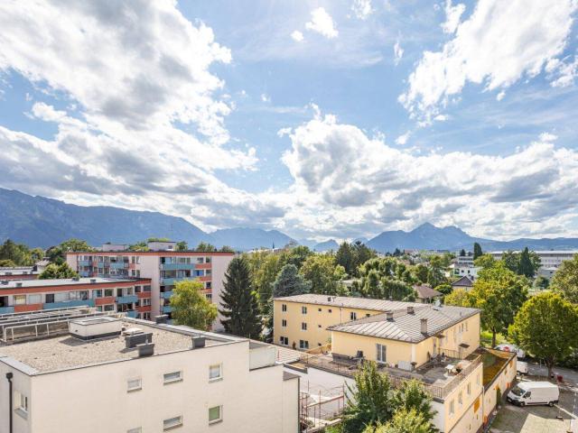 Bergblick: 3 Zimmer Wohnung mit Balkon und Loggia Nähe Stadtbibliothek und LKH