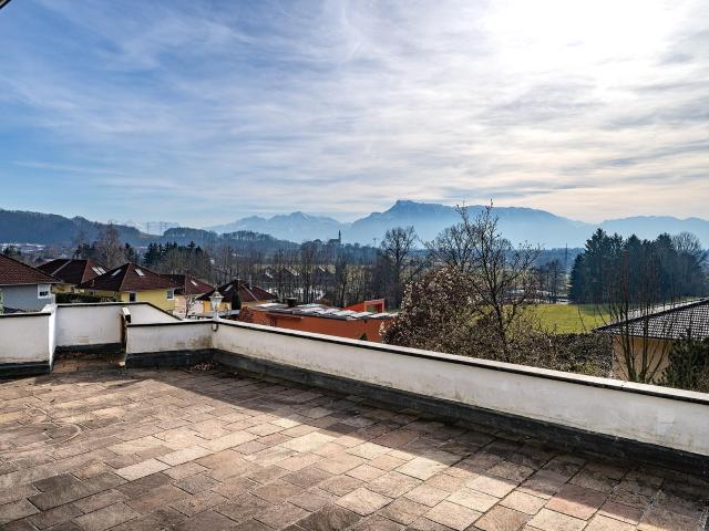 Bergblick: Großzügige Liegenschaft mit Potential