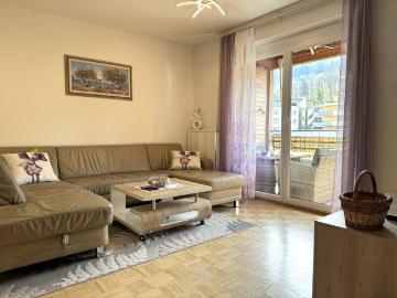 BERGBLICK: Helle 4 Zimmer Wohnung mit großem Balkon und Tiefgarage in Wetzelsdorf