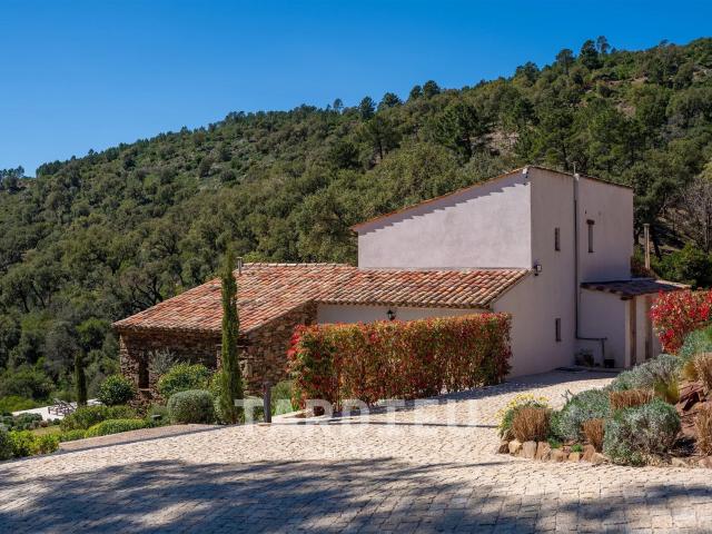 Bergerie XVIIIe: Confort moderne, cadre naturel 140m² La Garde Freinet