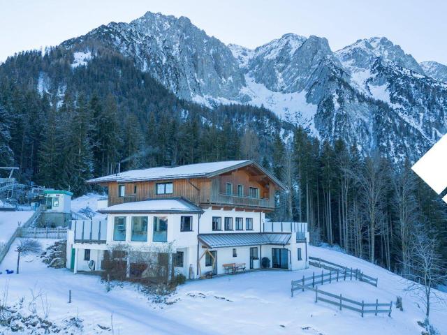 Berghof an der Bergstation Zahmer Kaiser – Gastronomie & Beherbergung in Alleinlage