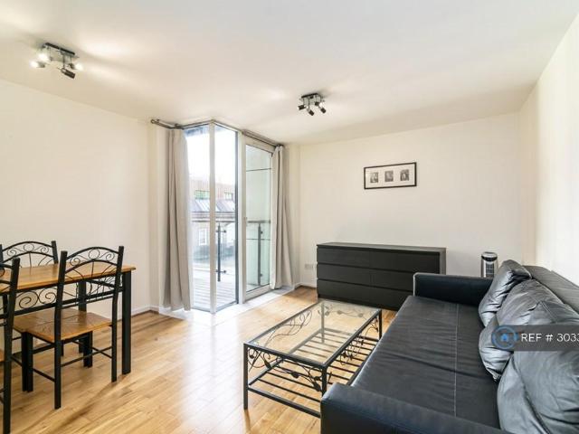 Berglen Court, London, E14 1 bed flat to rent £1,900 pcm £438 pw