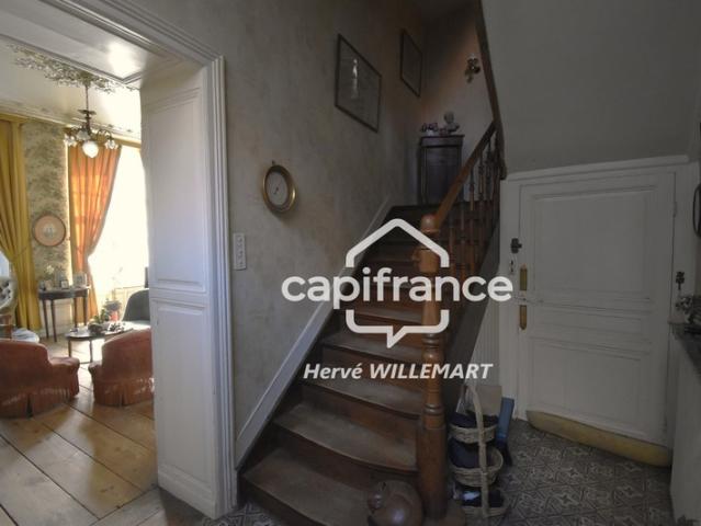 BERGUES Maison bourgeoise, 11 pièces, 6 chambres, garage, grand jardin