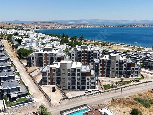 BERK EMLAK'TAN RAMSA PORT ÇANDARLIDA HAVUZLU 1+1 SATILIK DAİRE