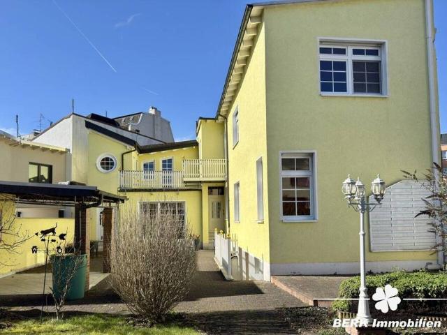 BERK Immobilien Charmante Doppelhaushälfte mit vielseitigen Nutzungsmöglichkeiten in Offenbach Bürgel