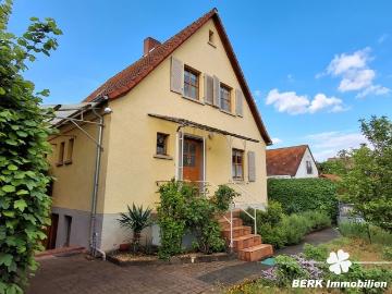 BERK Immobilien – Charmantes Einfamilienhaus mit idyllischem Garten in Wörth am Main