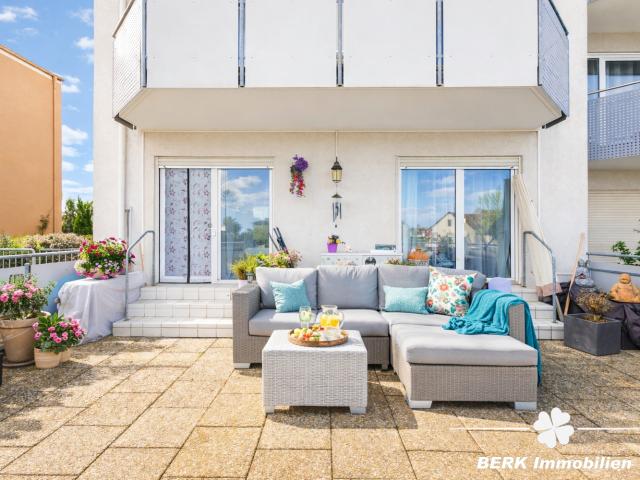 BERK Immobilien gemütliche 3 Zimmer Erdgeschosswohnung mit großer Terrasse, Balkon & Gartenzugang