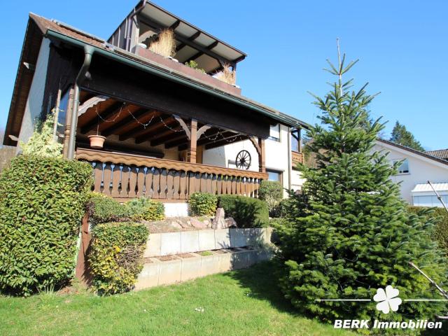 BERK Immobilien – Toplage AB Damm Großzügiges 1–2 FH, Klimaanlage, Kachelofen, Garten, Loggia & PV