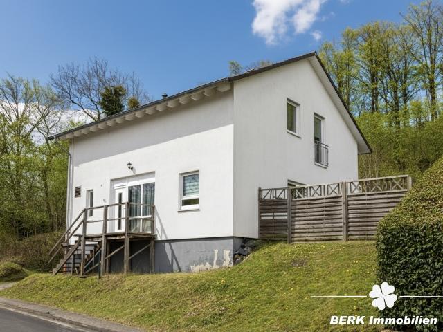 BERK Immobilien – Freistehendes Einfamilienhaus mit Wallbox, PV und gepflegtem Zustand