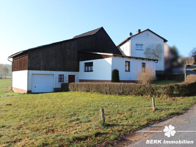 BERK Immobilien Ländliches Anwesen mit Scheune, Garagen und viel Potenzial in Schippach