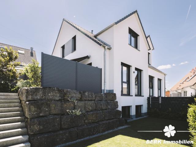 BERK Immobilien Moderne Doppelhaushälfte mit hochwertiger Ausstattung in ruhiger Bestlage von Haibach Grünmorsbach