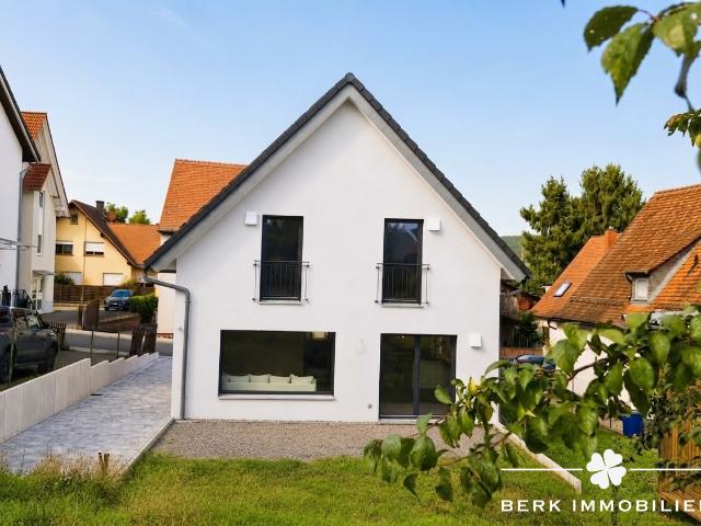 BERK Immobilien – Neuwertiges Einfamilienhaus zum Wohlfühlen in Klingenberg Trennfurt