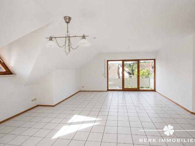 BERK Immobilien Ruhig wohnen und Zentral leben – großzügige 3 Zimmer Wohnung inkl. Garage + Stpl