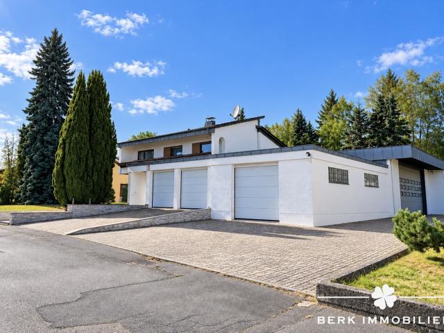 BERK Immobilien Wohnen, Arbeiten & Hobby vereint – großzügiges Anwesen mit Lagerhalle und Garagen